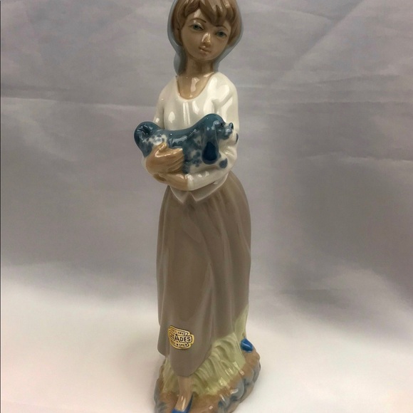 Vintage Cascade Young Girl Holding Dog Porcelain Figurine Made in Spain - Picture 1 of 8